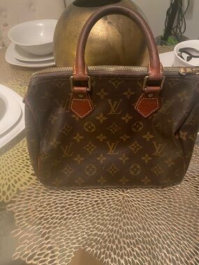 Authentic LV Speedy 25 in used condition bought from seller on another site !